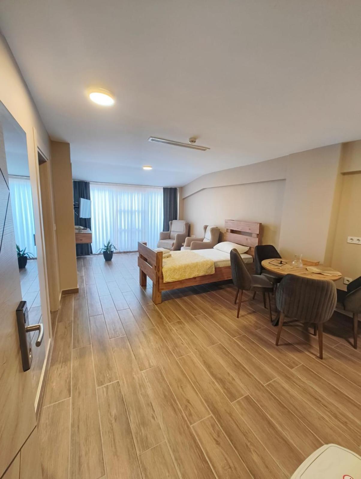 Majestik Hotel อิสตันบูล ภายนอก รูปภาพ