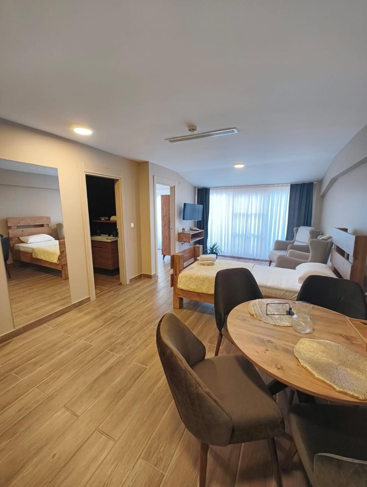 Majestik Hotel อิสตันบูล ภายนอก รูปภาพ